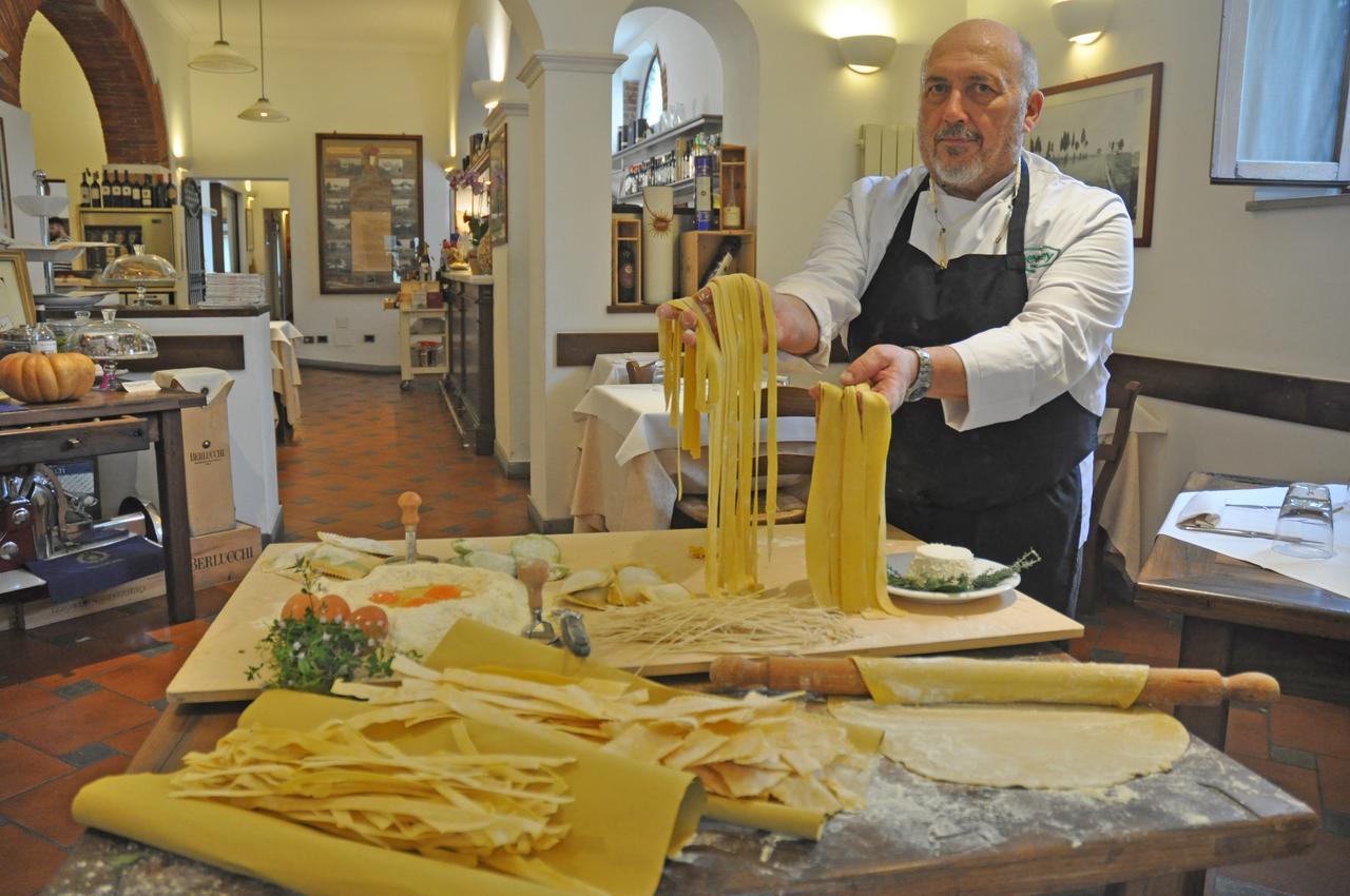 Locanda Menabuoi Donoratico Exteriör bild