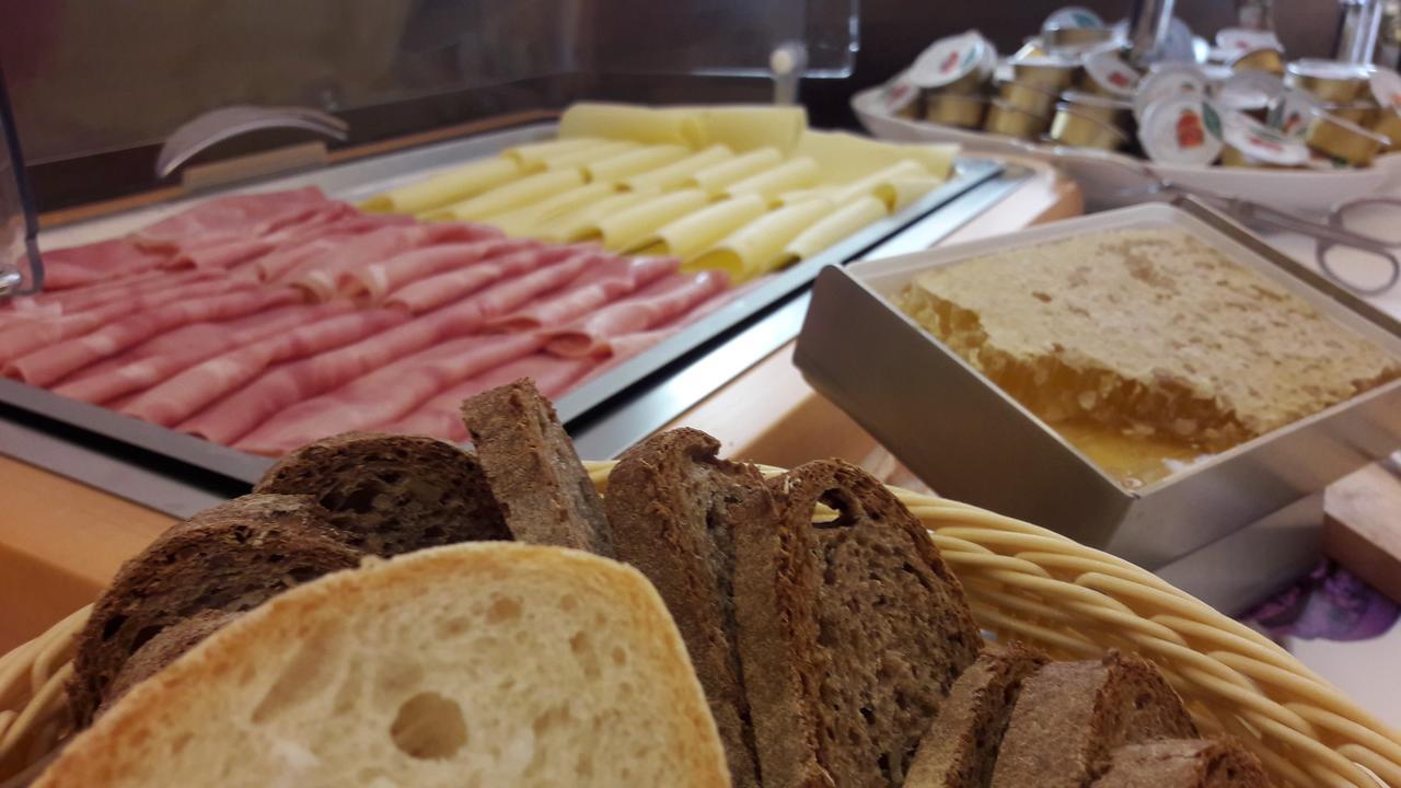 Locanda Menabuoi Donoratico Exteriör bild